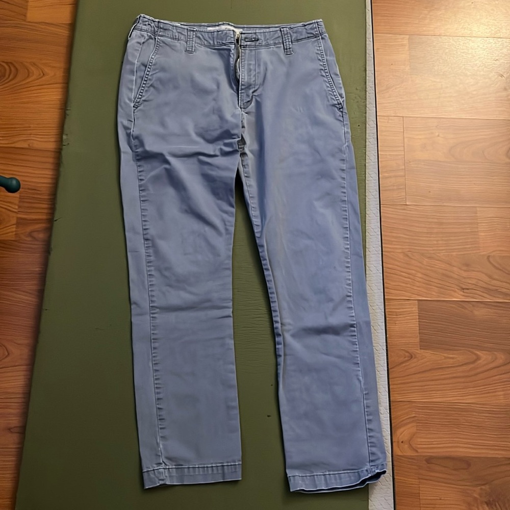 Men’s khaki pants. Lee Modern Seeies, slim fit. 31x30, slate blue color.